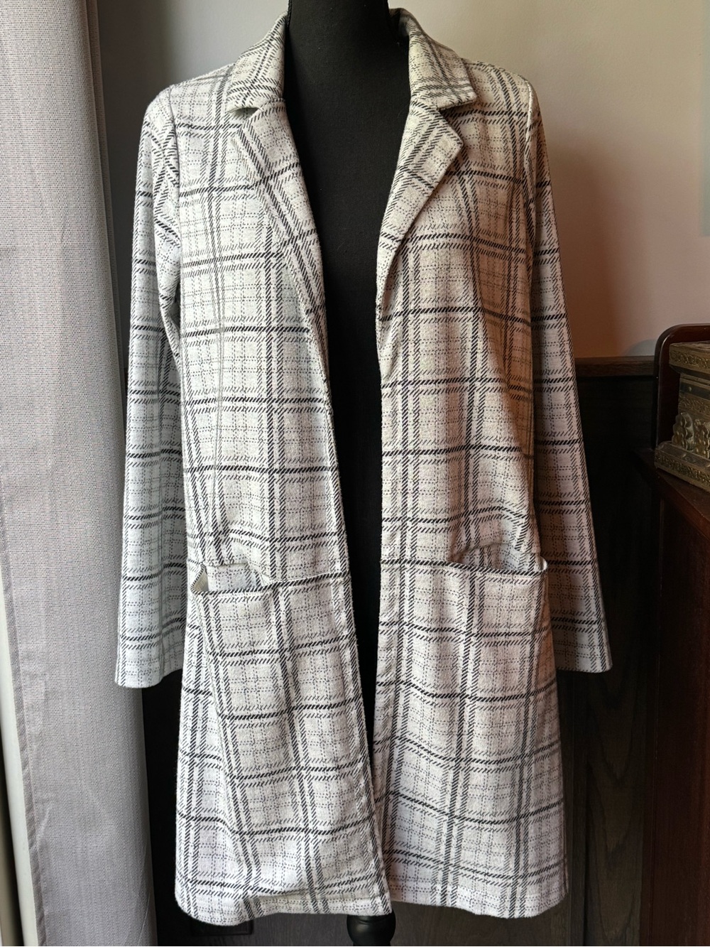 MELLODAY Black & Off White Plaid Open-Front cardigan
